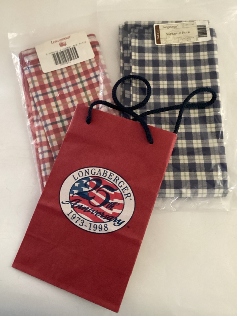 Longaberger plaid cloth napkins. 2 red plaid, 2 blue plaid NWT & bag